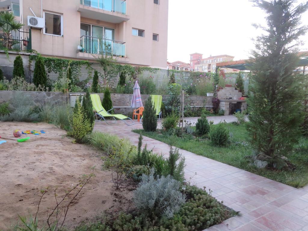 Astara Apartments Приморско Стая снимка