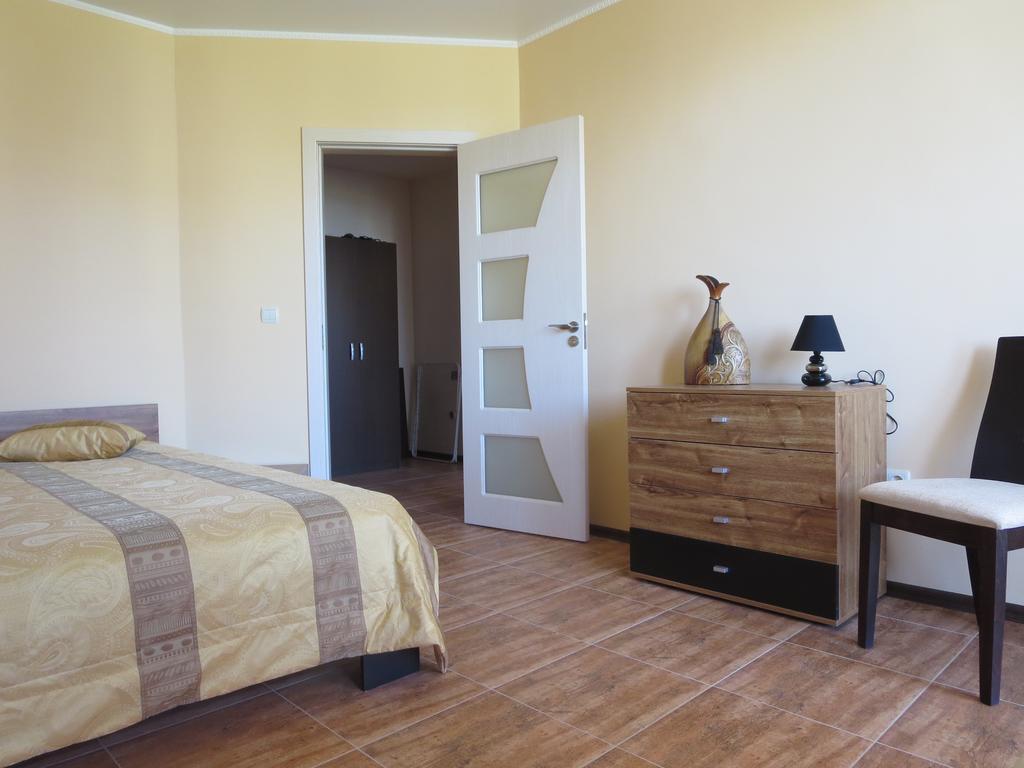 Astara Apartments Приморско Стая снимка