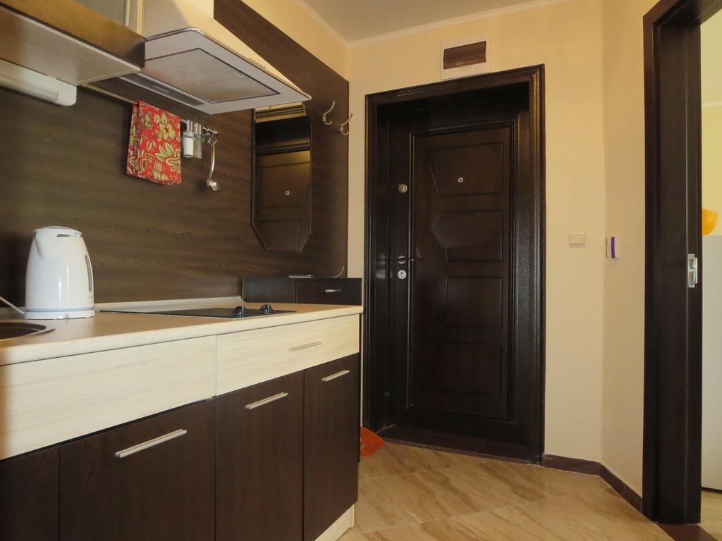 Astara Apartments Приморско Стая снимка